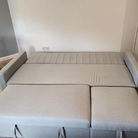 Welcome To This Flat Кетеринг Экстерьер фото