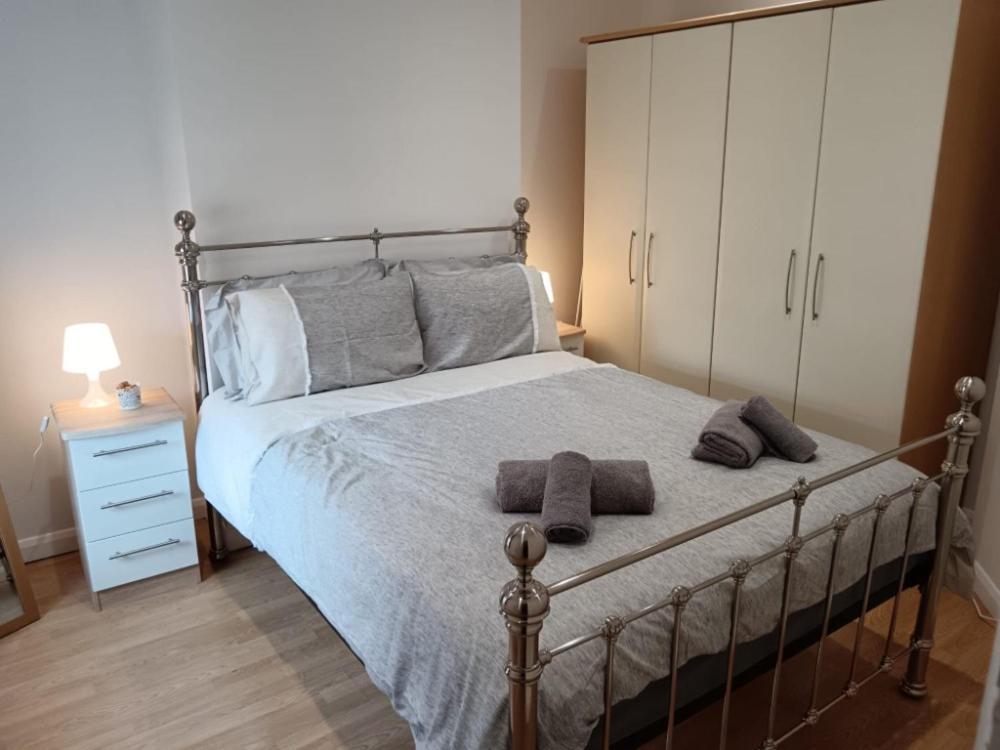 Welcome To This Flat Кетеринг Экстерьер фото