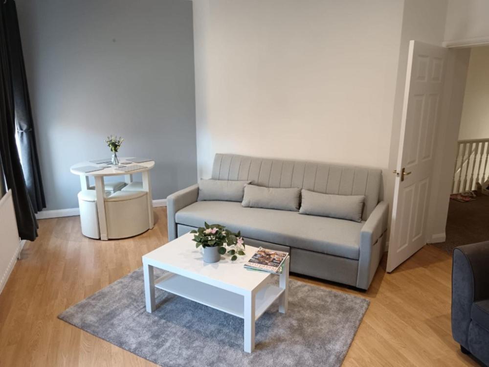 Welcome To This Flat Кетеринг Экстерьер фото